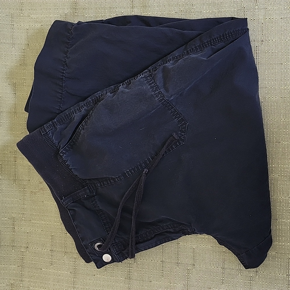Merona Women's Black Capri with Drawstring, Zipper & Snap Closure, Size Large